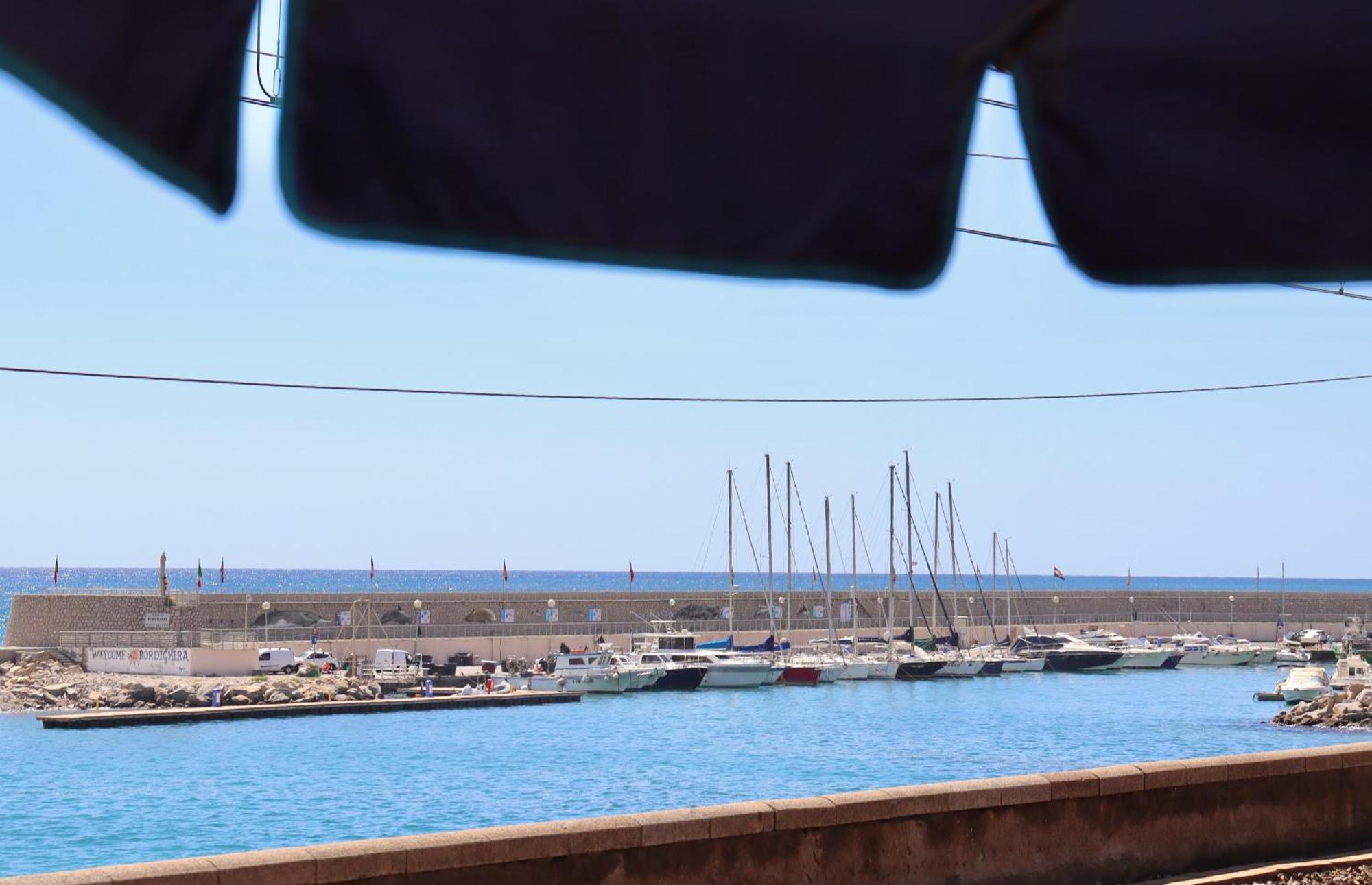 Acqua Di Mare Bed & Breakfast Bordighera Bagian luar foto