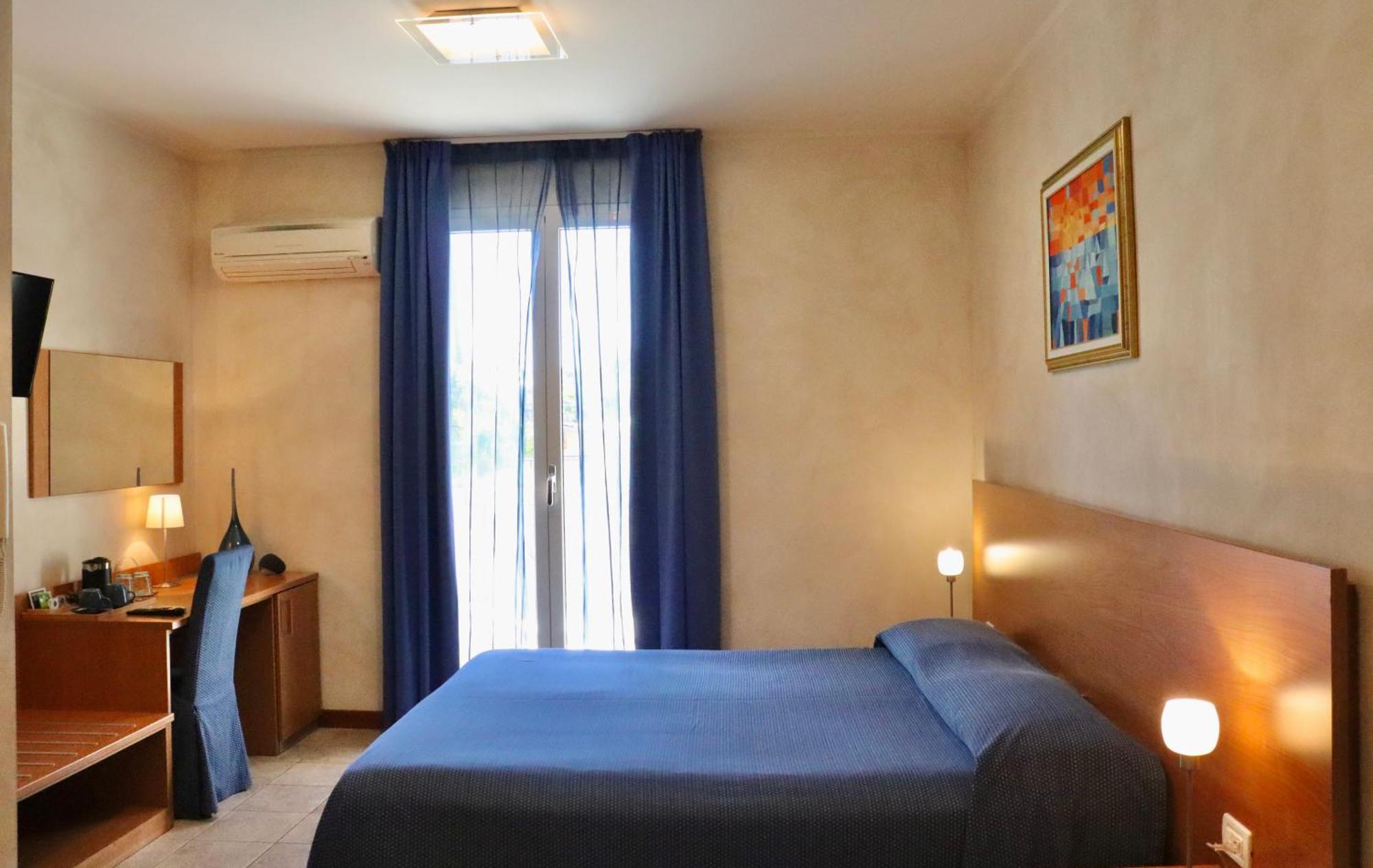 Acqua Di Mare Bed & Breakfast Bordighera Bagian luar foto