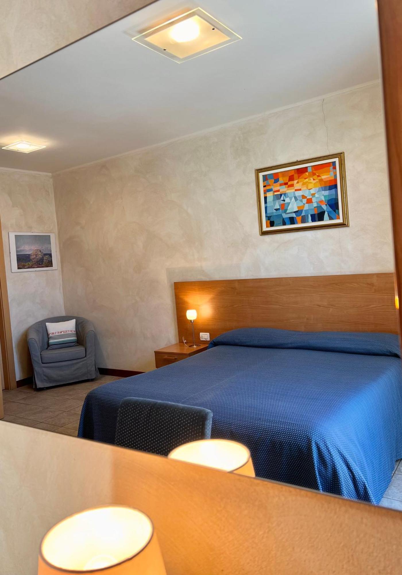 Acqua Di Mare Bed & Breakfast Bordighera Bagian luar foto