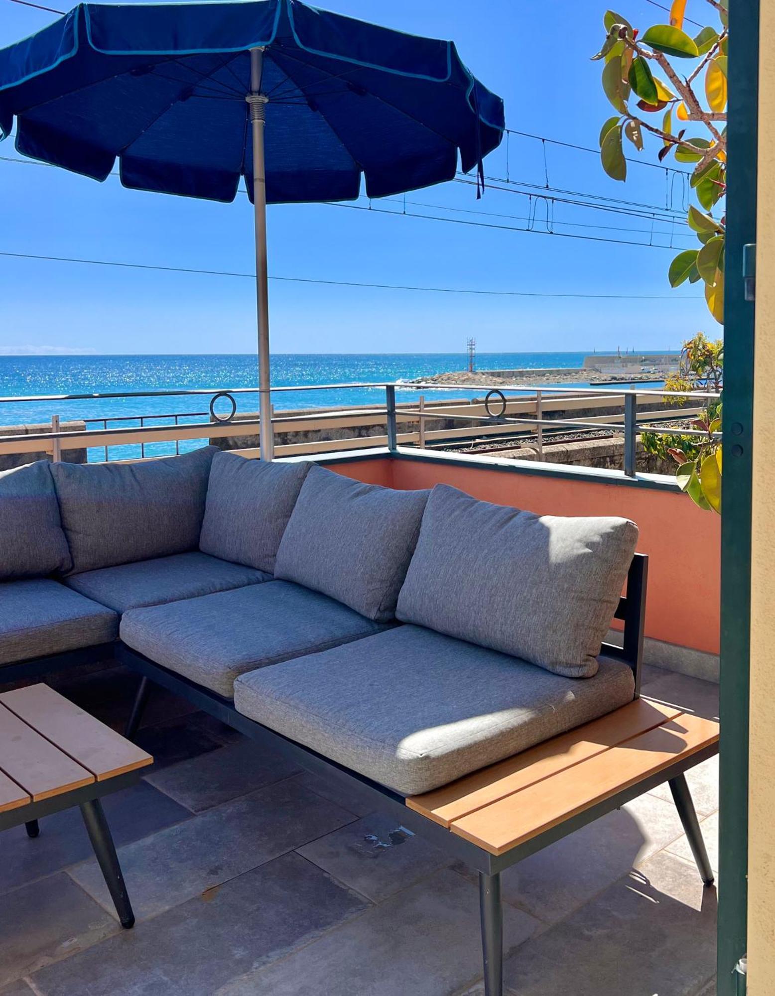 Acqua Di Mare Bed & Breakfast Bordighera Bagian luar foto