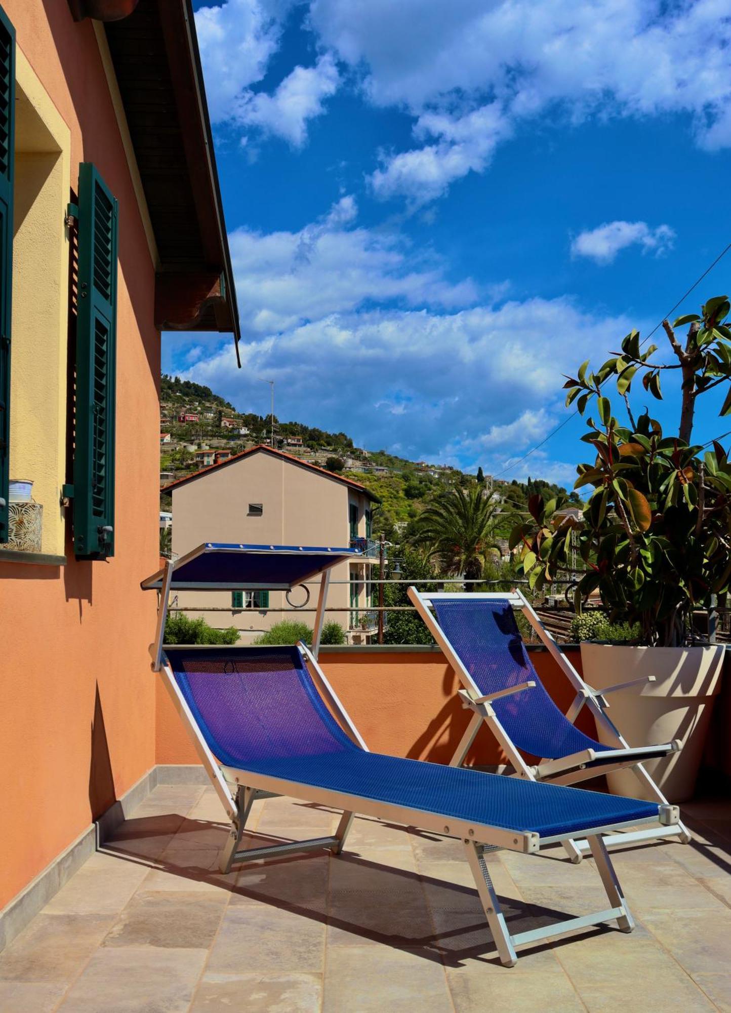 Acqua Di Mare Bed & Breakfast Bordighera Bagian luar foto