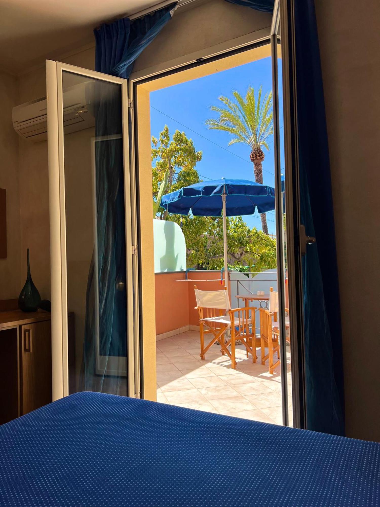 Acqua Di Mare Bed & Breakfast Bordighera Bagian luar foto