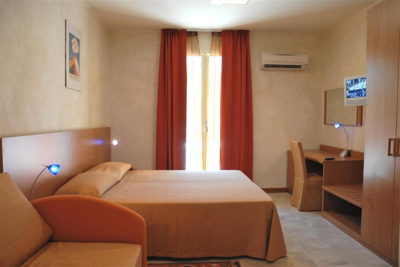 Acqua Di Mare Bed & Breakfast Bordighera Bagian luar foto