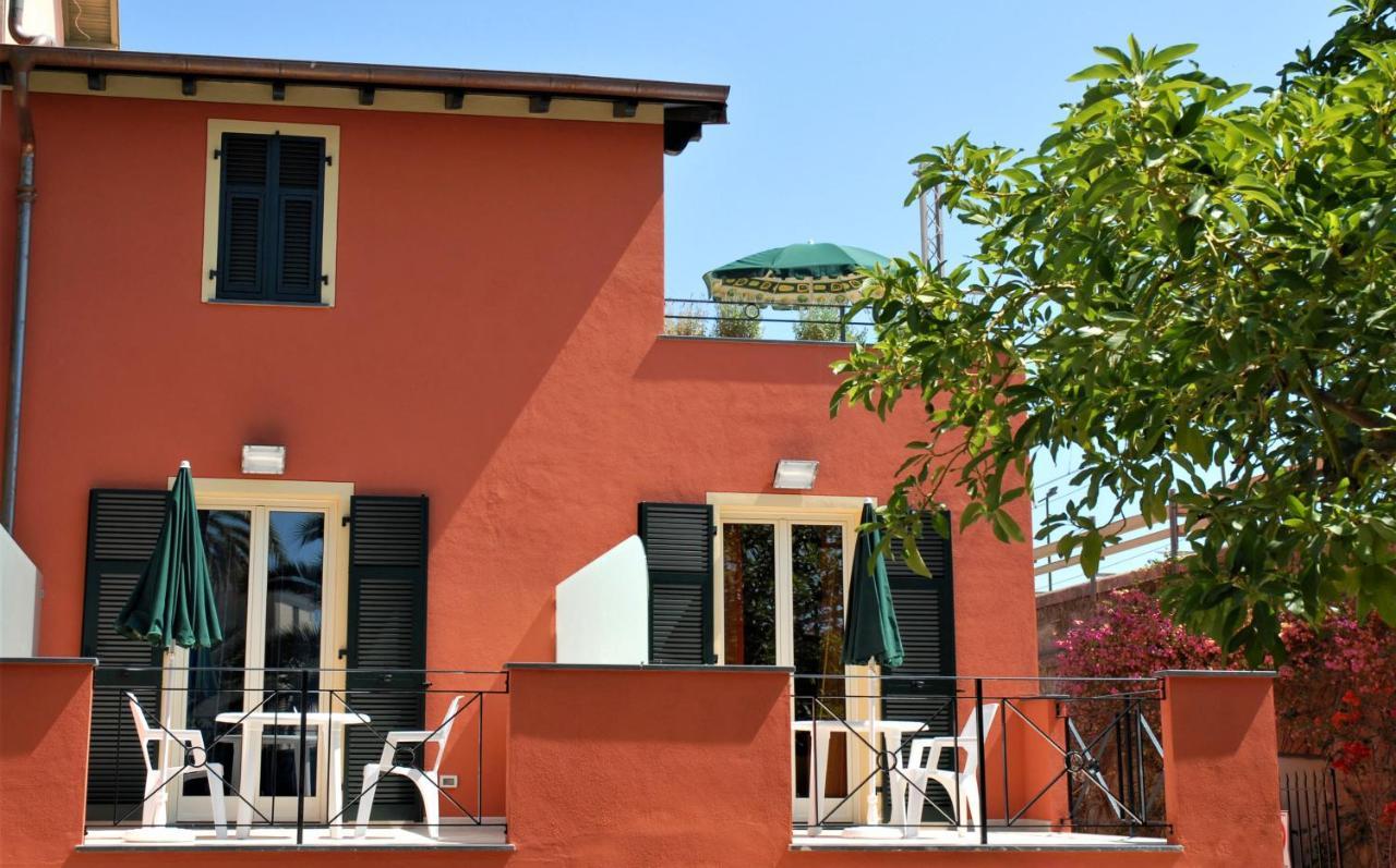 Acqua Di Mare Bed & Breakfast Bordighera Bagian luar foto